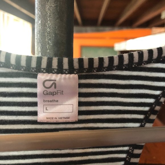 Gap Athletic Tank - Picture 2 of 3